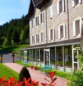 Centre based small group walking holidays in france