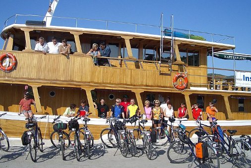 Road Safety Tips For Your Next Bike and Barge Tours Europe